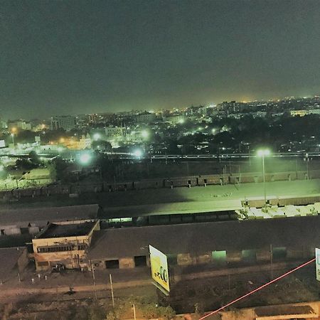 Hotel Galaxy Surat Exterior foto