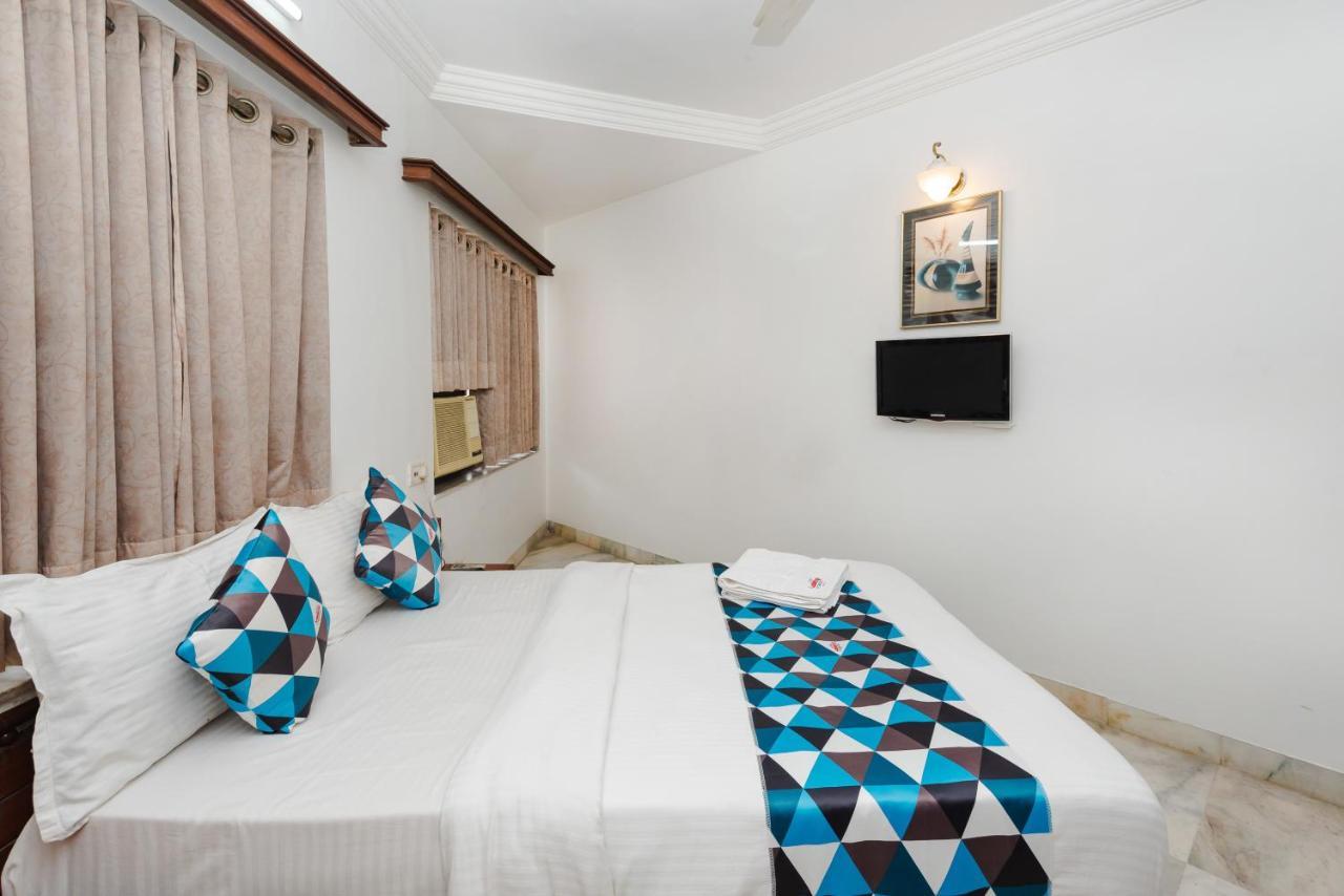 Hotel Galaxy Surat Exterior foto