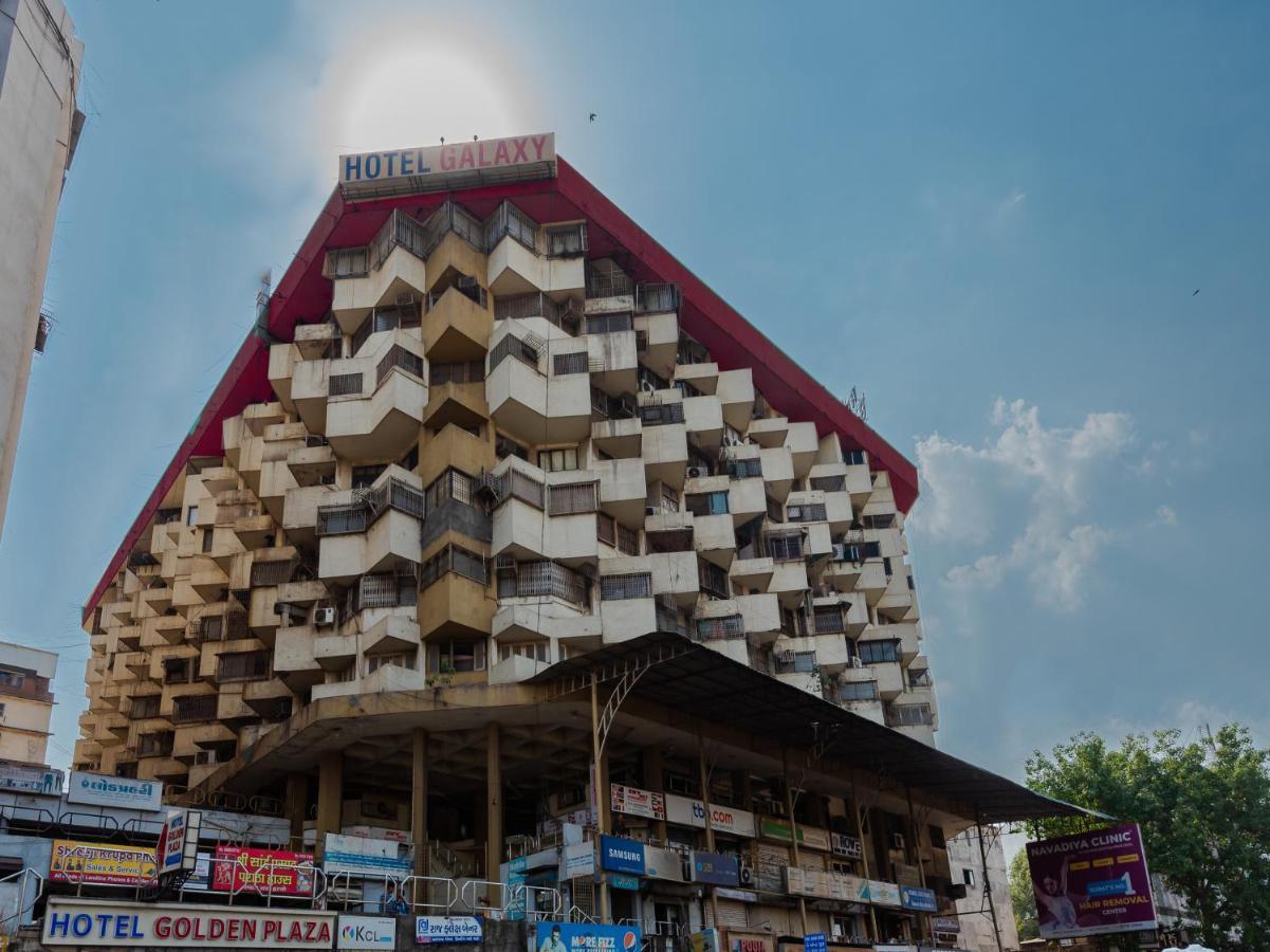 Hotel Galaxy Surat Exterior foto