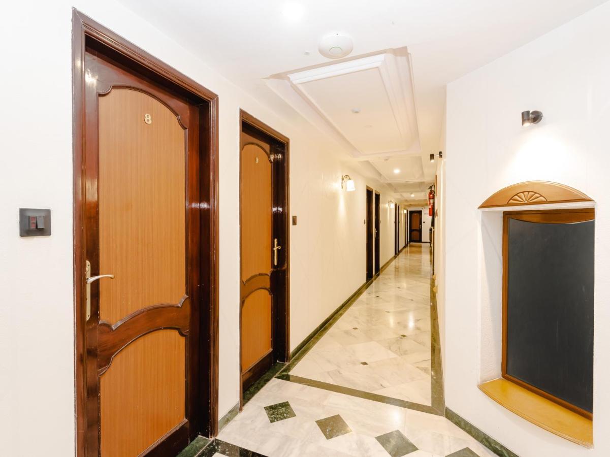 Hotel Galaxy Surat Exterior foto